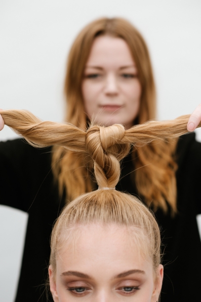 08-dec-2016-create-perfect-top-knot-07